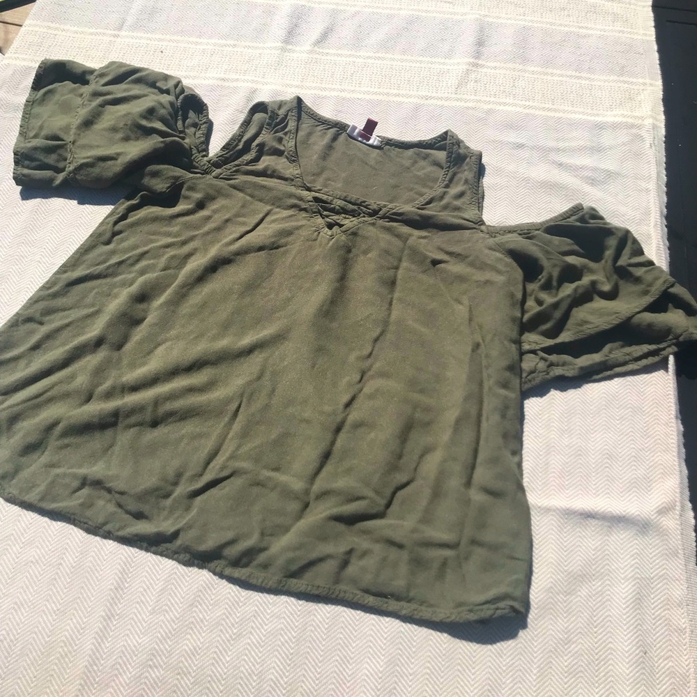 Fun frilly green shoulderless blouse (SO m army green)